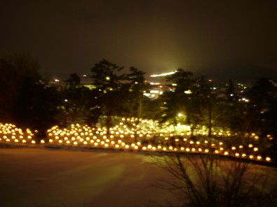 弘前城雪灯籠祭り　本丸からみた桜のトンネル