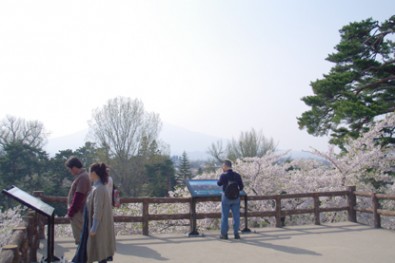 弘前城（弘前公園）の旧天守からの眺め