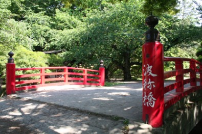 弘前城の四の丸から見た「波祢橋」の様子