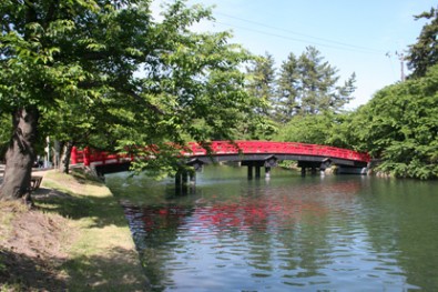 弘前公園（弘前城）の春陽橋