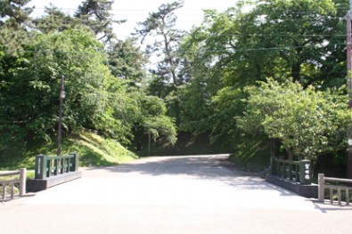 弘前公園（弘前城）の賀田橋