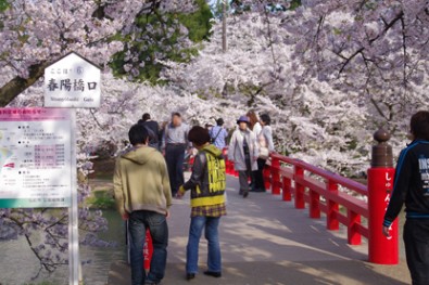 弘前公園の出入口「春陽橋口」