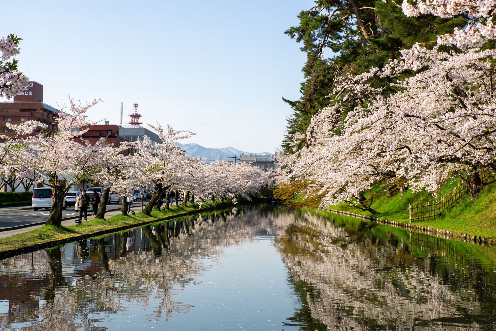 2026年4月19日、外濠（東門）